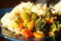 Brokuły, papryka i marchewka w sosie curry