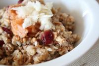 Muesli (musli) namaczane z jabłkami, bananami lub innymi owocami