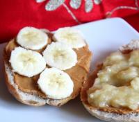 Kanapki z masłem orzechowym i bananami