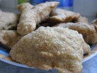 Samosy - pierożki hinduskie nadziewane groszkiem zielonym i ziemniakami