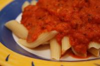 Po zmiksowaniu sos wygląda w sumie jak Ajvar. Palce lizać :)