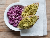Pasta z groszku konserwowego z czosnkiem