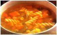 Minestrone - wegetariańska zupa ze świderkami [Minestra-Zuppa vegetariana con fusilli]
