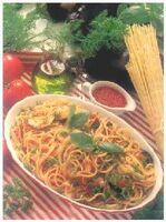 Spaghetti o dwóch smakach [Spaghetti ai due sapori] -  ze smażonym bakłażanem i sosem pomidorowym