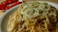 Spaghetti cebulowe ze śmietaną