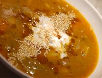 Zupa curry z czerwonej soczewicy, pomidorów i mleka kokosowego