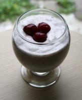 jogurt, cynamon i miód....+ 3 wisienki :)