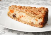 Sernik z tofu z brzoskwiniami