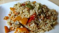 Paella wegetariańska z papryką i pieczarkami (zapiekana)