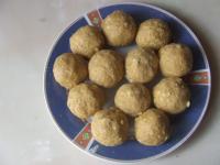 Laddu - słodkie kulki z mąki groszkowej (z ciecierzycy)
