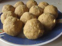 Laddu - słodkie kulki z mąki groszkowej (z ciecierzycy)