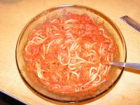 Sycący, bardzo szybki, pomidorowo-serowy sos do spaghetti