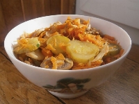 Bigos bez kapusty (pieczarkowo-marchwiowy z ogórkami kiszonymi)