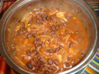 Czarna fasola w aromatycznym sosie w stylu indyjskim