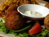 Falafel w panierce z dipem jogurtowo-ziołowym
