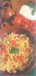 Sałatka ze spaghetti z pomidorami