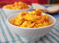 Tofucznica - tofu a'la jajecznica z cebulą i pomidorem