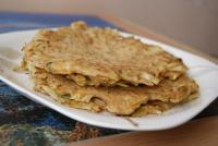 Okonomiyaki - japońskie placki z kapustą i kiełkami