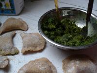 Razowe pierogi szpinakowe