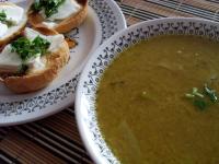 Zupa z czerwonej soczewicy z curry i grzankami
