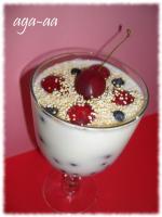 Jogurt z czereśniami i jagodami