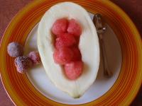 Arbuzowe kulki w łódeczkach melona