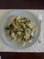 Makaron fettuccine ze szparagami i "parmezanem ubogich"