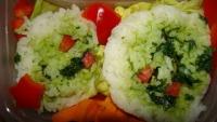Onigiri (kulki ryżowe) z pesto pietruszkowym