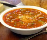 Minestrone - zupa a la pizza z grzankami