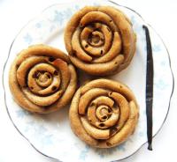 Razowe muffinki orkiszowe w białą czekoladą, migdałami i cynamonem