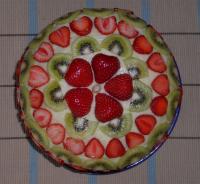 Krem do tortu pochodzi z tego przepisu: http://puszka.pl/przepis/5025-tartaletki_z_kremem_waniliowym_i_truskawkami_jagodami_innymi_owocami.html