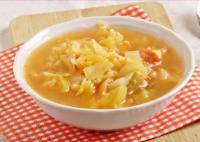 Zupa z młodej kapusty z brązowym ryżem