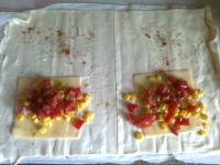 Francuskie paszteciki na słono - z kukurydzą, pomidorem i serem