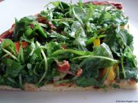 Wegańska pizza z rukolą