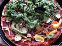Wegańska pizza z rukolą