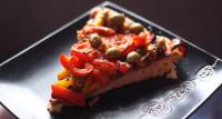 Wegańska pizza ze zmasowanym atakiem warzyw :)