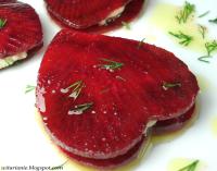 Buraczkowe ravioli z orzechowym nadzieniem