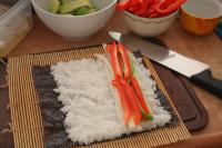 Sushi nasze ulubione - z awokado, marynowaną białą rzodkwią i papryką
