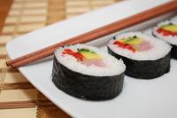 Sushi nasze ulubione - z awokado, marynowaną białą rzodkwią i papryką