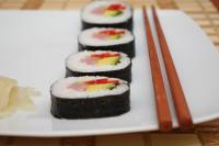 Sushi nasze ulubione - z awokado, marynowaną białą rzodkwią i papryką