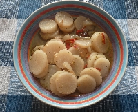 Duszona rzodkiew azjatycka (daikon)