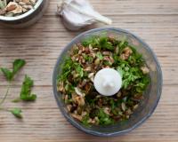 Pyszne Pesto Pietruszkowe, w którym natka pietruszki zupełnie zmienia swoją osobowość