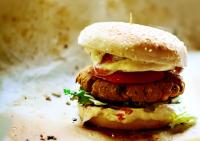 Burger z ciecierzycy na wypasie