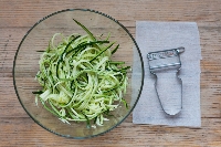 Cukiniowe spaghetti i obieraczka julienne.
