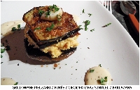 Grillowane pieczarki portobello z wegańskim żółtym serem i purée z ciecierzycy