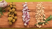A'la tapenada, czyli pasta z zielonych oliwek i orzeszków ziemnych